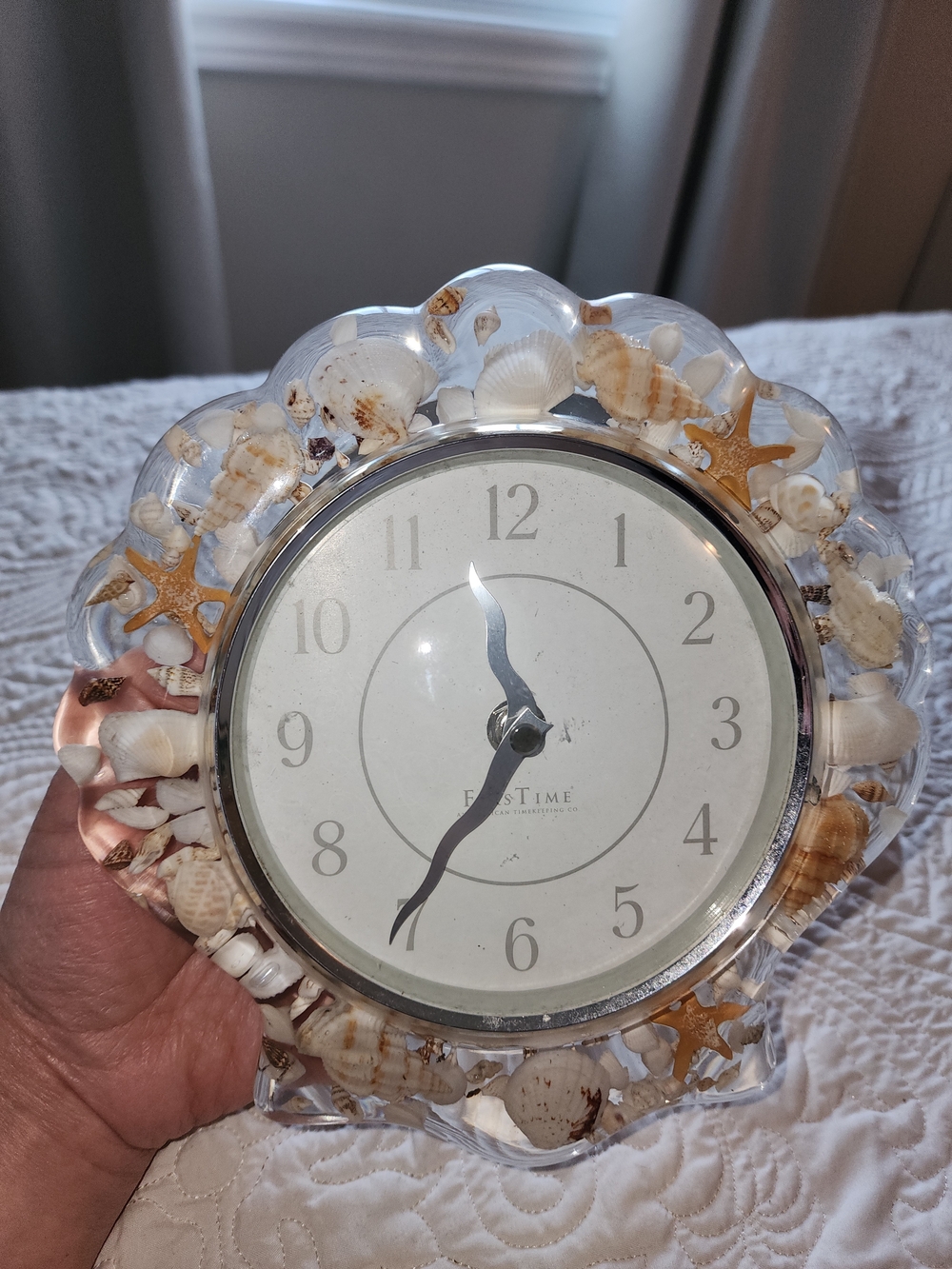 Firstime Resin Wall Clock Sea Shell Seashell COASTAL Lucite 8.25" x  8" WORKS💪